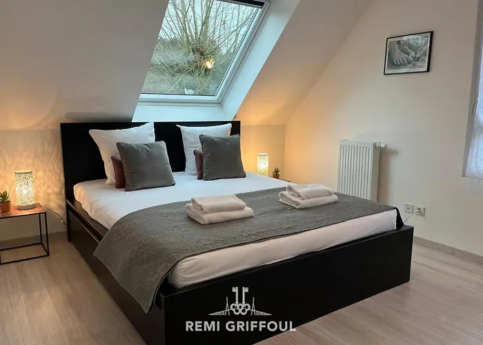 Apartment Les 4 Elements 4 Balcony Elevator & Private Parking Sleeps 4 Honfleur