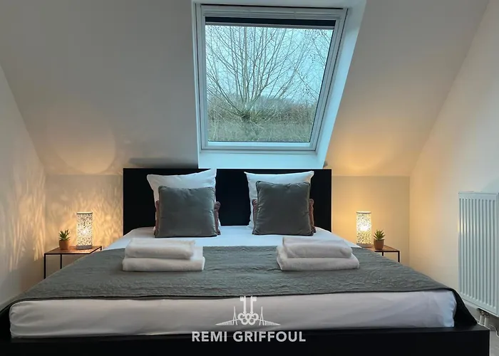 Les 4 Elements 4 Balcony Elevator & Private Parking Sleeps 4 Apartment Honfleur