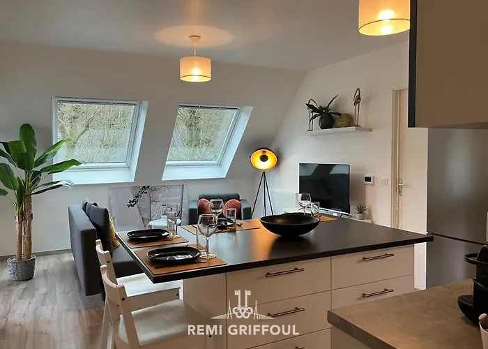 Les 4 Elements 4 Balcony Elevator & Private Parking Sleeps 4