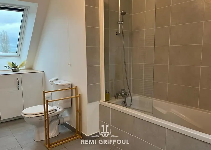 Apartment Les 4 Elements 4 Balcony Elevator & Private Parking Sleeps 4 Honfleur