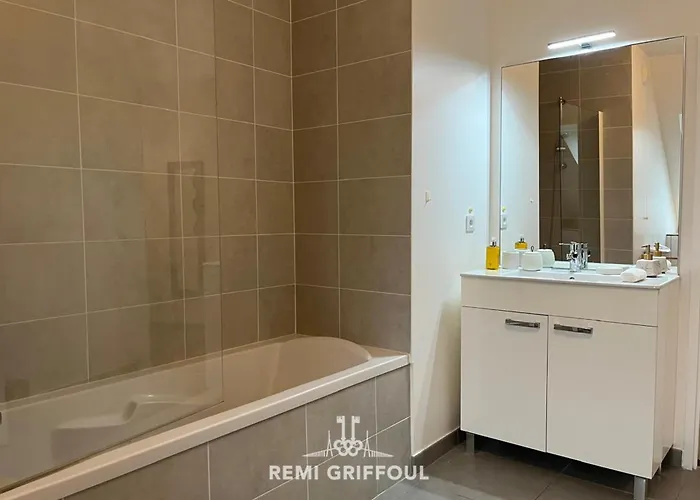 Апартаменты Les 4 Elements 4 Balcony Elevator & Private Parking Sleeps 4